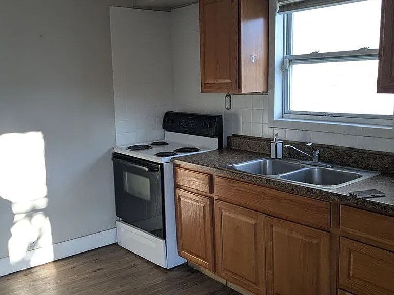 3303 4th Ave — Photo 2
