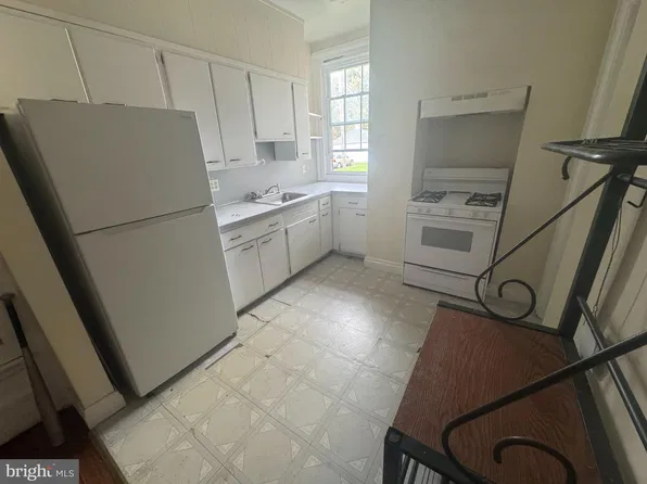 43 Pierce St APT 1, Kingston, PA 18704