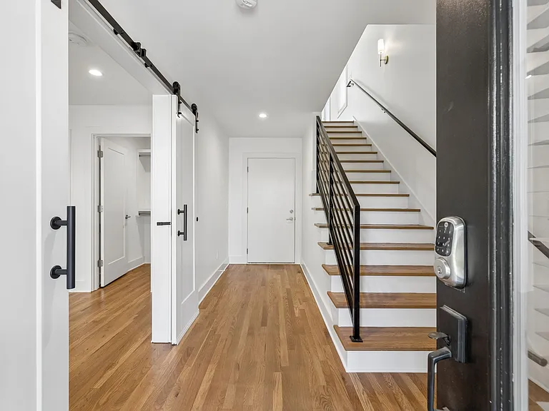 110 Oceola Ave #10 — Photo 2