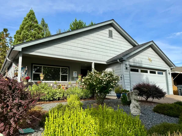126 SW Vicki Ln, Grants Pass, OR 97526