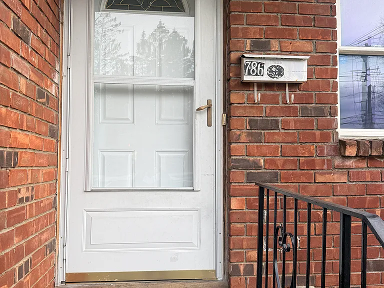 786 New Scotland Ave — Photo 3