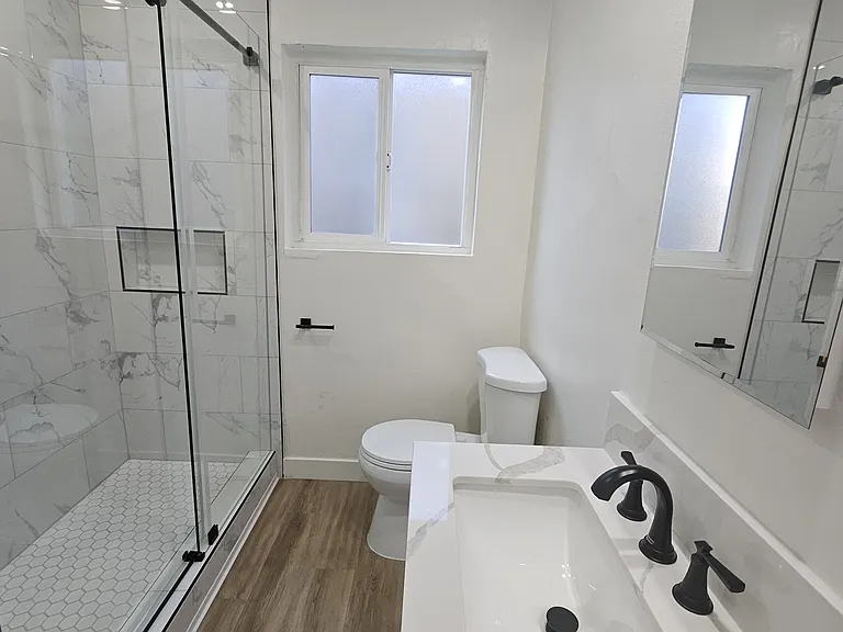 222 E South St #3 — Photo 3