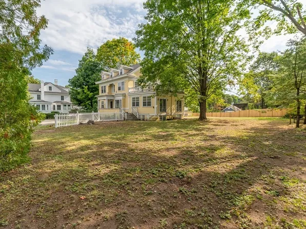 115 School St, Manchester, MA 01944