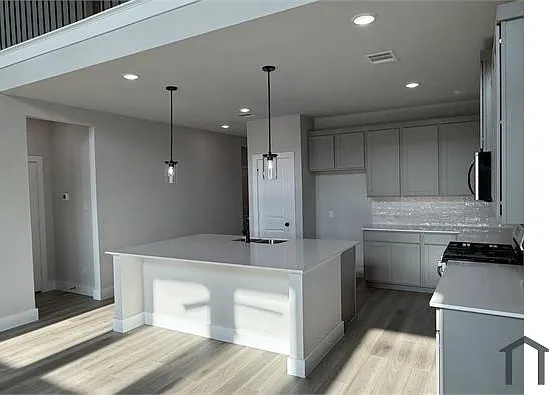 2401 Overlook Dr — Photo 4