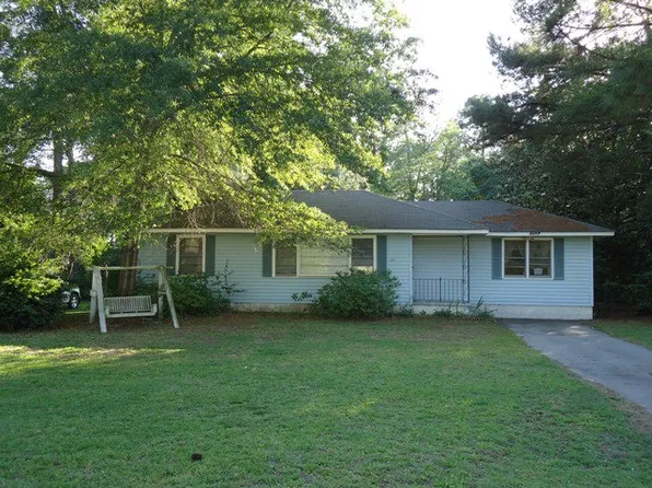 2016 4th St SE, Moultrie, GA 31768