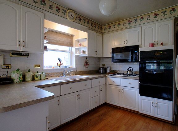 4th image of 8928 Oriole Ave