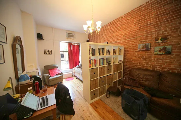 Rented by Metropolitan Realty | media 19