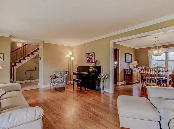 4th image of 3795 Anjou Ln