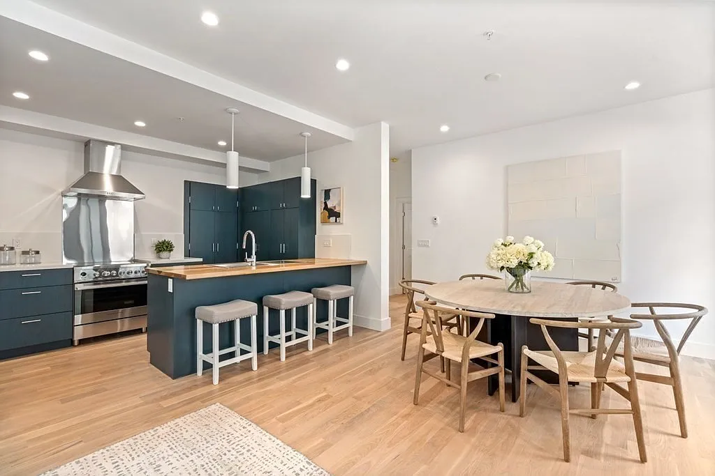 2 bed, 1065 sqft, $3,700 — Photo 4