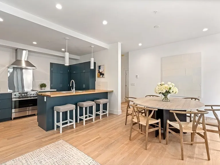 27 Saxton St #1 — Photo 4