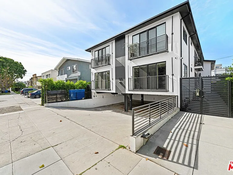 1211 S Sherbourne Dr #2 — Photo 14