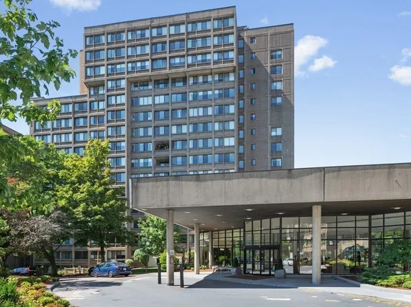 250 Hammond Pond Pkwy APT 1105S, Newton, MA 02467
