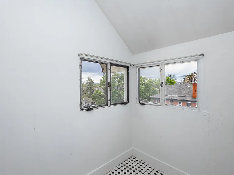 Cross Park Apartments — Photo 36