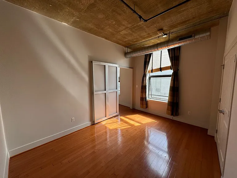 2301 Champlain St NW — Photo 2