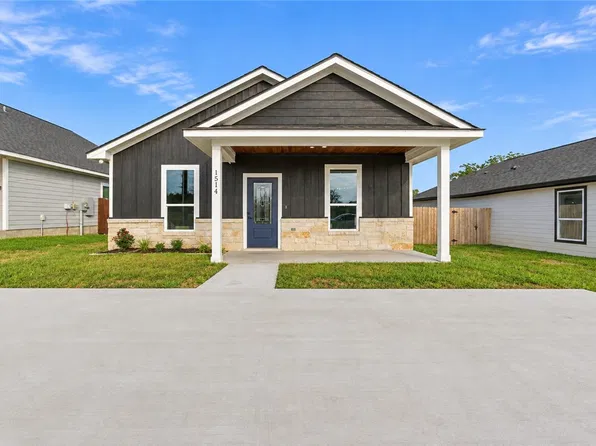 1514 Dansby St, Bryan, TX 77803