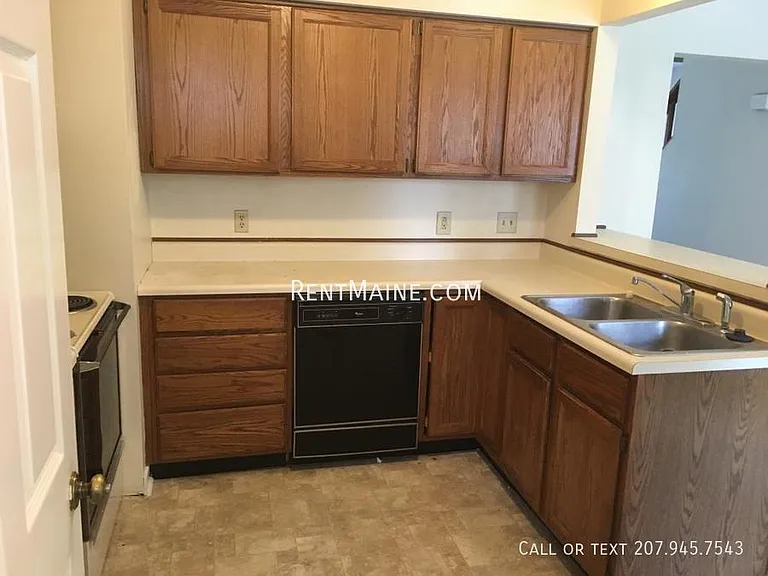 63 Valley View Ln #C — Photo 2