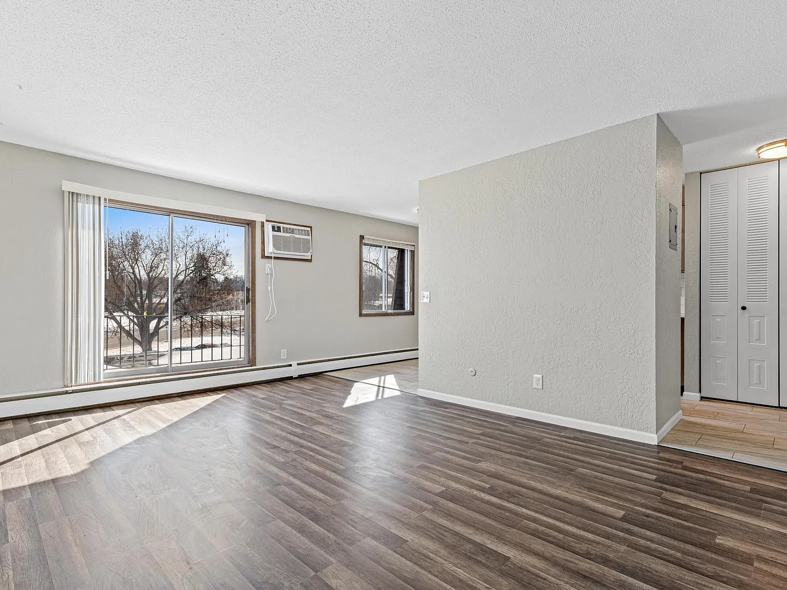 2 bed, 1.0 bath, 800 sqft, $1,395 — Photo 2