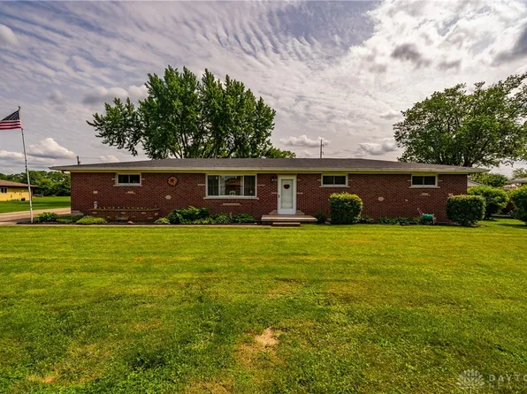 3055 Bell Dr, Fairborn, OH 45324