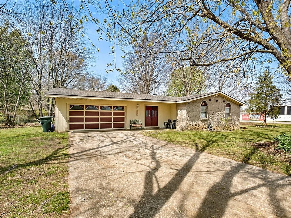 1st image of 2101 Emma Ave