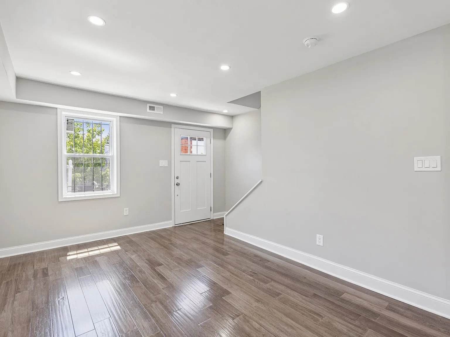 3 bed, 1114 sqft, $2,500 — Photo 4