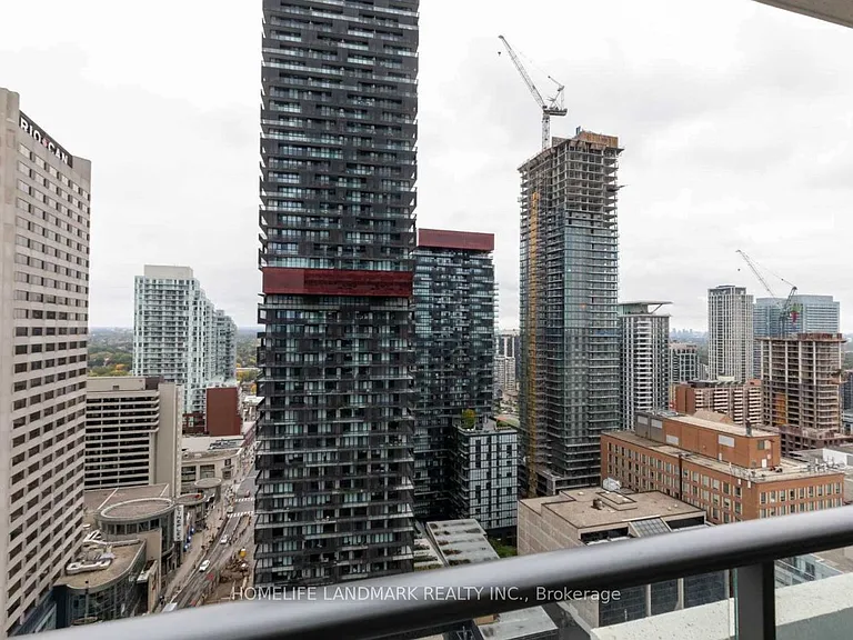 2221 Yonge St #2510 — Photo 23