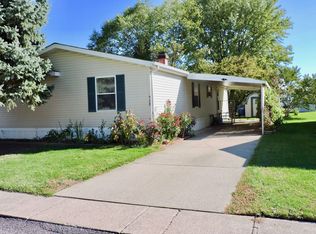 928 Pembrooke Ln, Dekalb, IL 60115