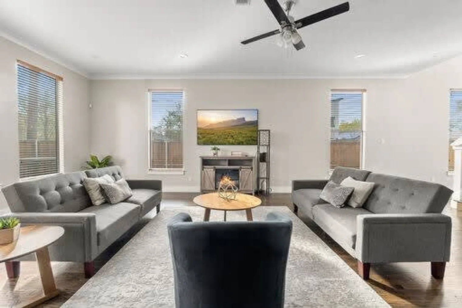 5 bed, 2.0 bath, 2292 sqft, $10,426 — Photo 1