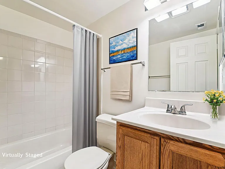 1BR, 1BA - 692SF - Bathroom