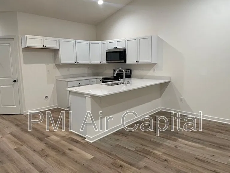 5273 N Pinecrest Cir — Photo 2