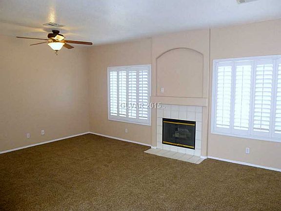 3rd image of 1900 N Torrey Pines Dr Unit 215