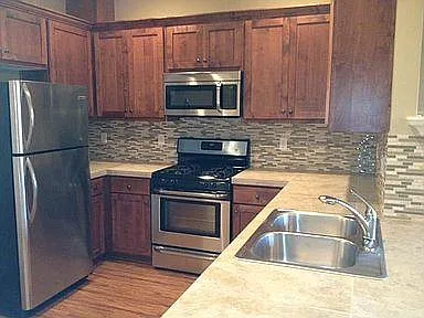 2 bed, 2.5 bath, 1689 sqft, $2,450 — Photo 4