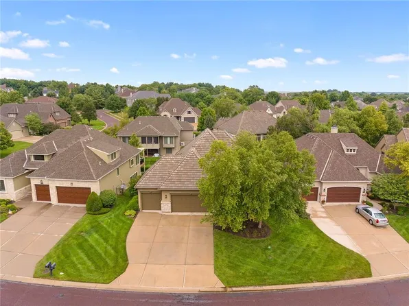 10514 W 142nd Ter, Overland Park, KS 66221