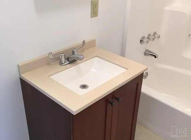 Traveler's Suites — Photo 5