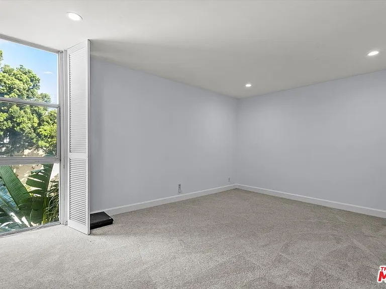 2311 4th St #220 — Photo 13