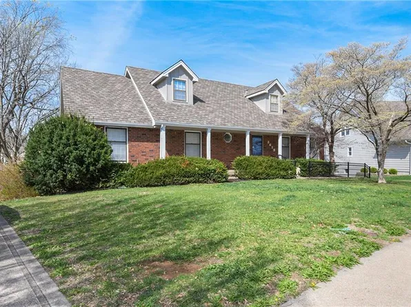 3618 NW Blue Jacket Dr, Lees Summit, MO 64064