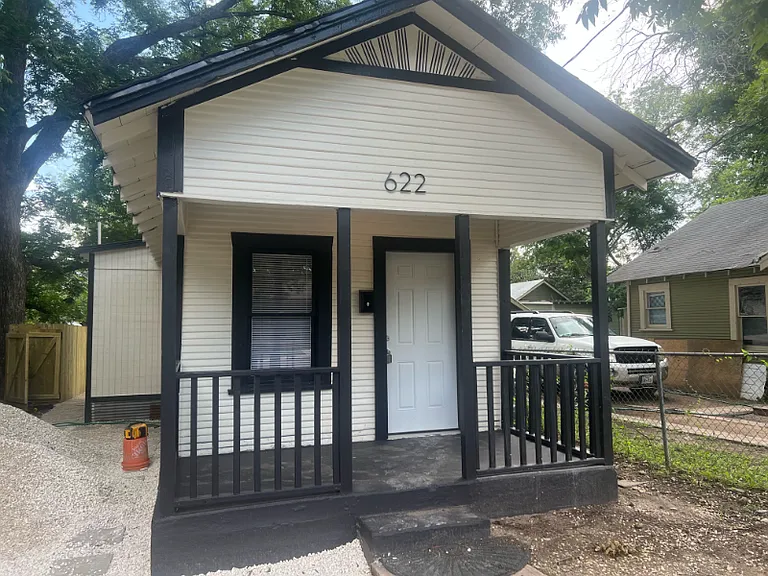 622 Potomac St — Photo 8