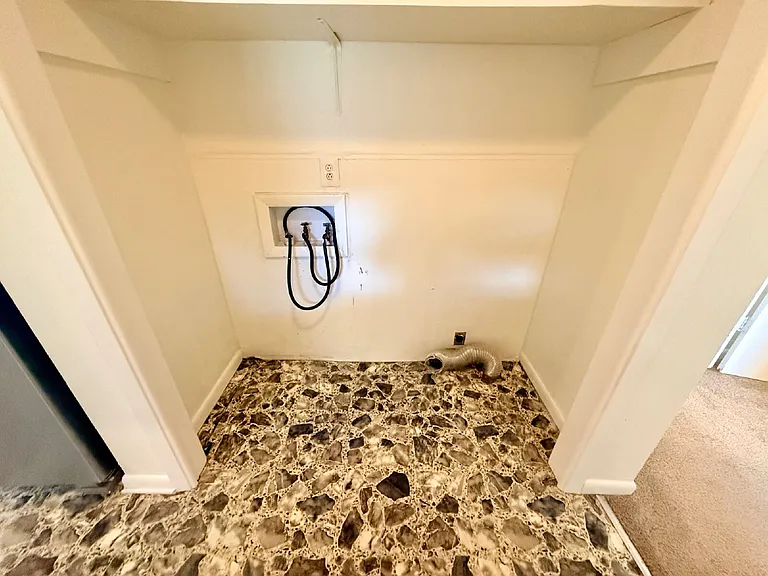 1009 Louisburg Pl — Photo 27