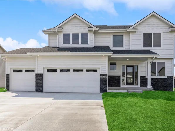 14210 N Valley Dr, Urbandale, IA 50323