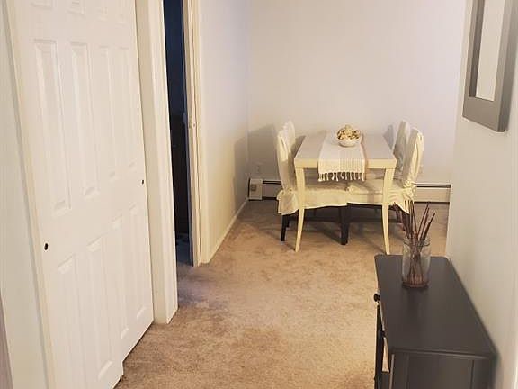 3rd image of 154 Doxbury Ln