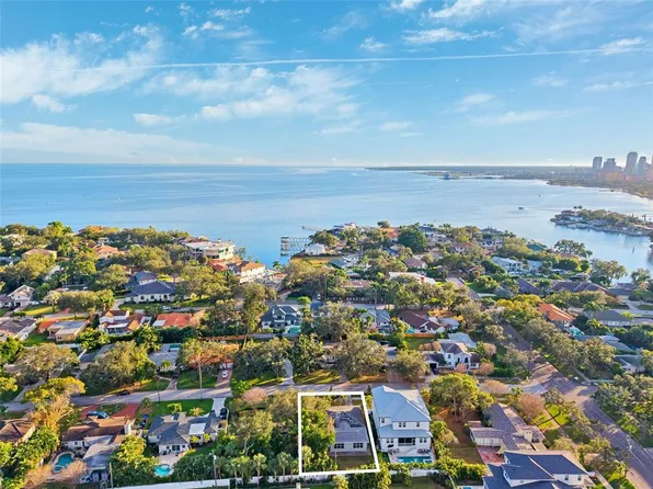 218 Catalan Blvd NE, Saint Petersburg, FL 33704