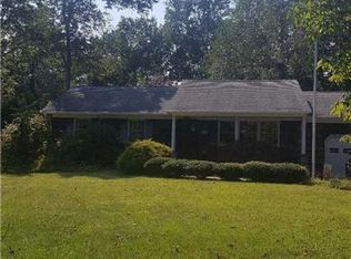 8 Annette Ln, East Moriches, NY