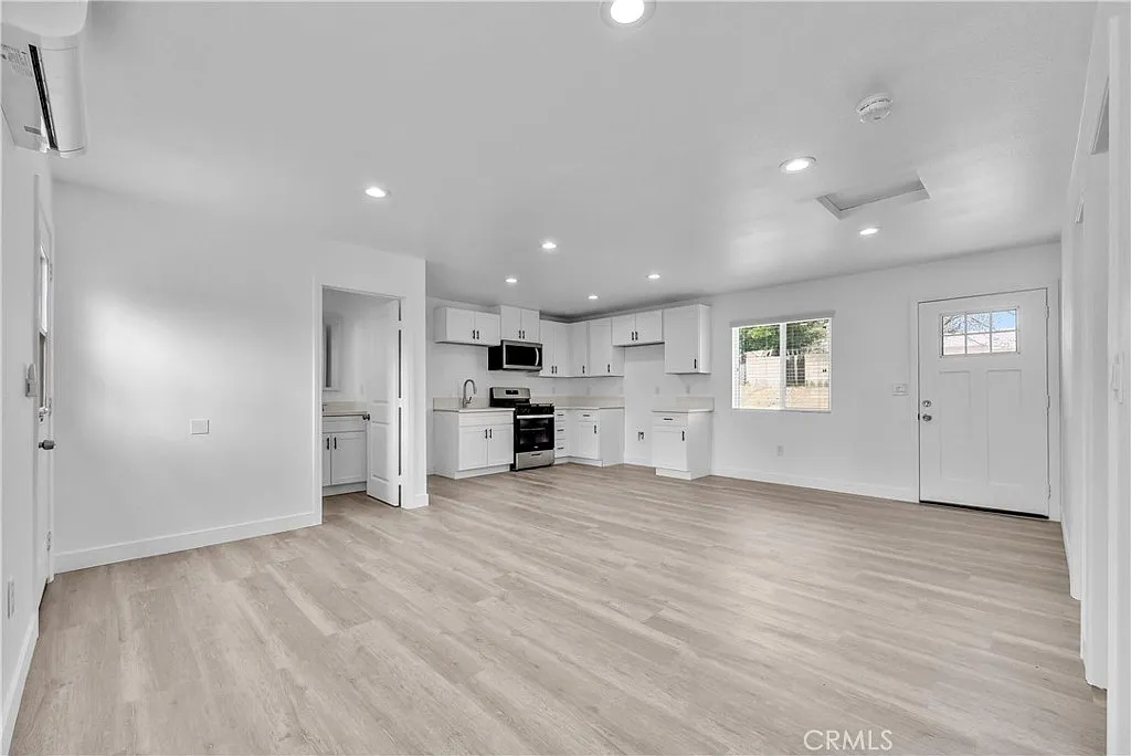 Building Photo - 9156 Catawba Ave #4