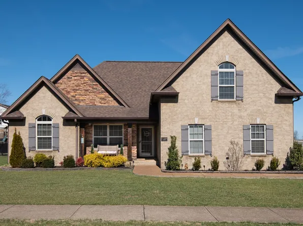 207 Hickory Point Dr, Lebanon, TN 37087