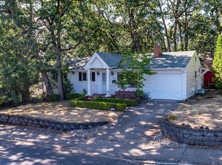 690 E Gloucester St, Gladstone, OR 97027