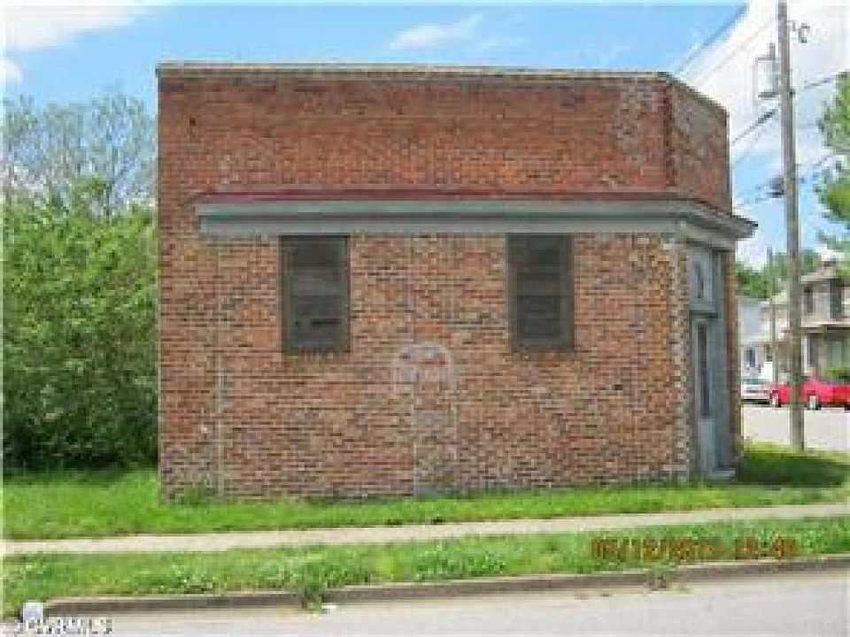 2nd image of 200 S Dunlop St