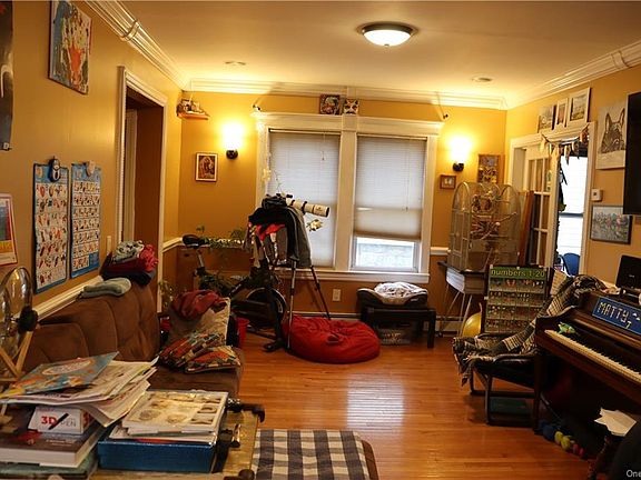 5th image of 23 Oakwood Ave
