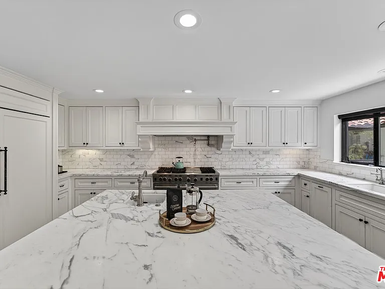 760 S San Rafael Ave — Photo 14