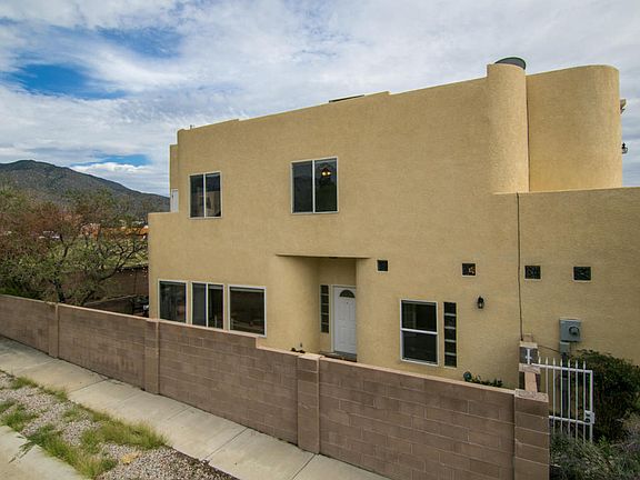 2nd image of 4556 Holiday Breeze Pl NE