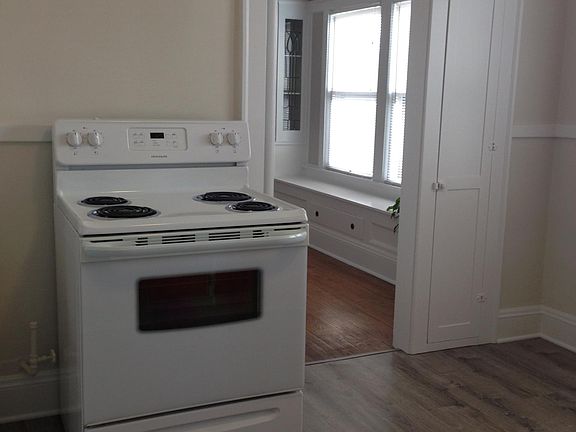 4th image of 2135 Eldred Ave #2135