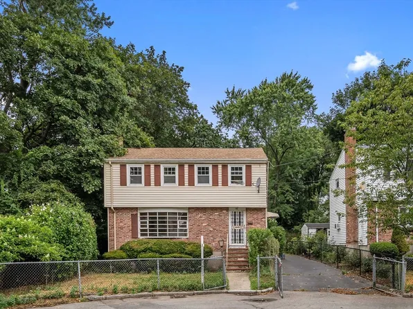 50 Cromwell Rd, Hyde Park, MA 02136